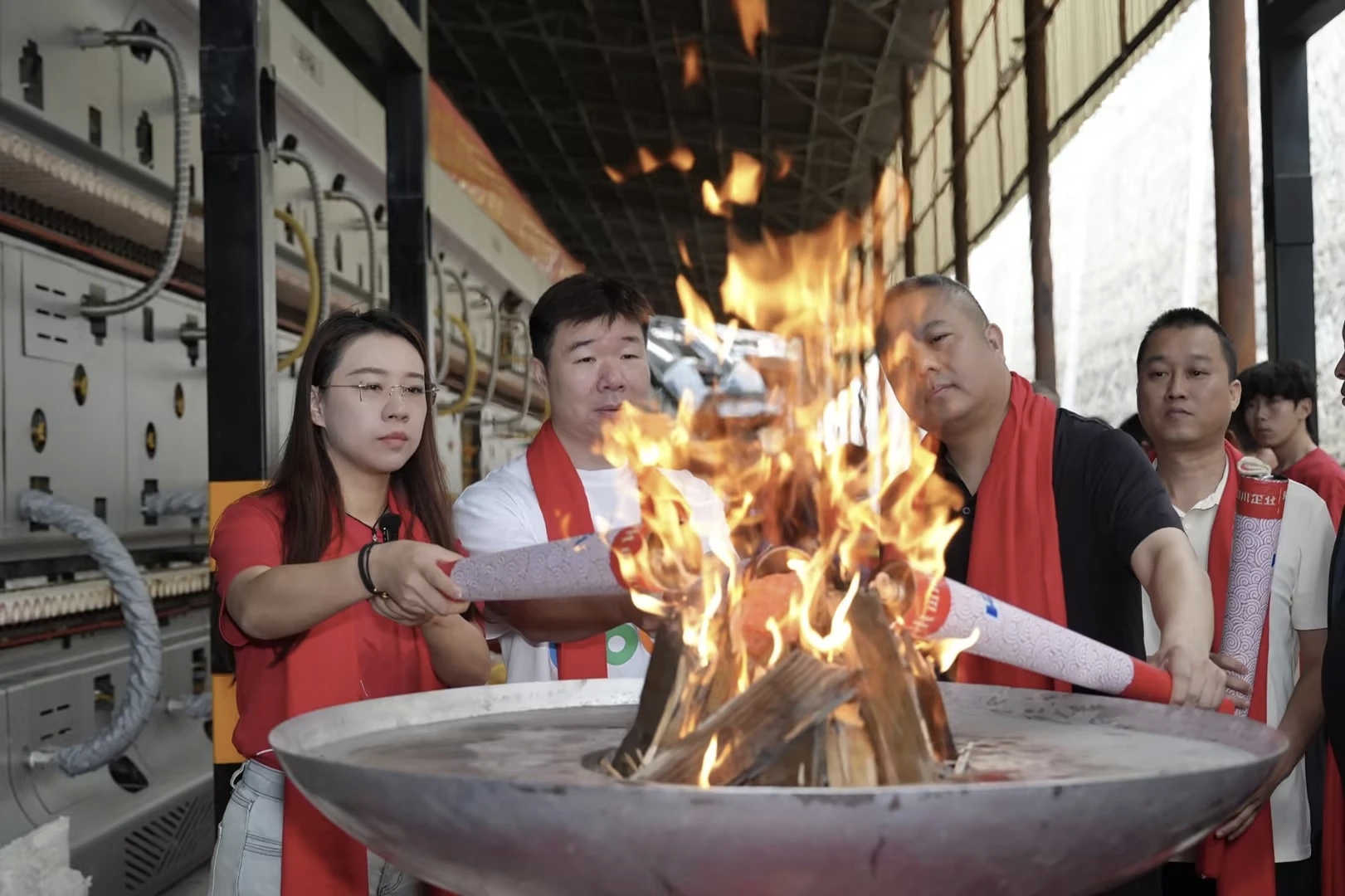 点火大吉！狒狒超抗压户外瓷砖，福建首条双层窑炉吉时启火！